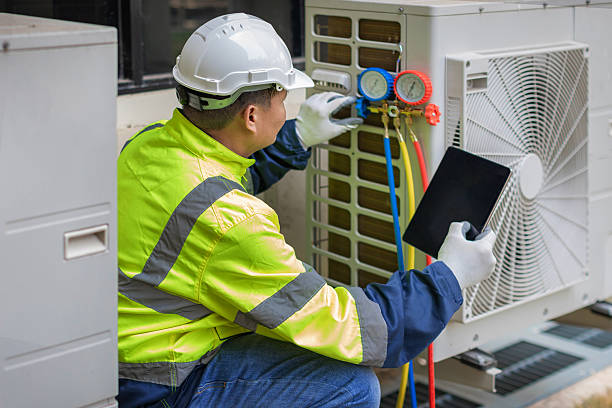 Professional Hvac technician working in Saint Hedwig, TX